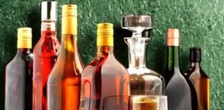 मगध एक्सप्रेस में तस्करी की गई 39 लीटर विदेशी शराब जब्त, तीन अटेंडेंट गिरफ्तार