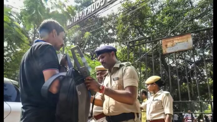 बिहार के सिविल कोर्ट को उड़ाने की धमकी